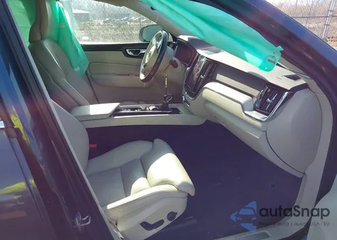 2019 Volvo Xc60 T5 Momentum z USA, uszkodzony, nr VIN LYV102RK7KB247493